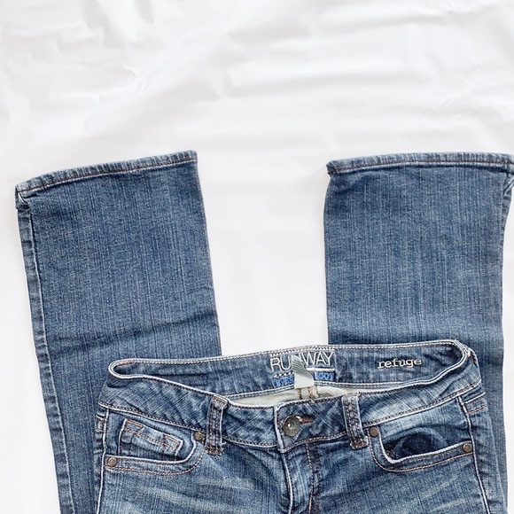 Refuge | Blue Jeans Size 4R Runway Everyday Boot - Picture 2 of 5